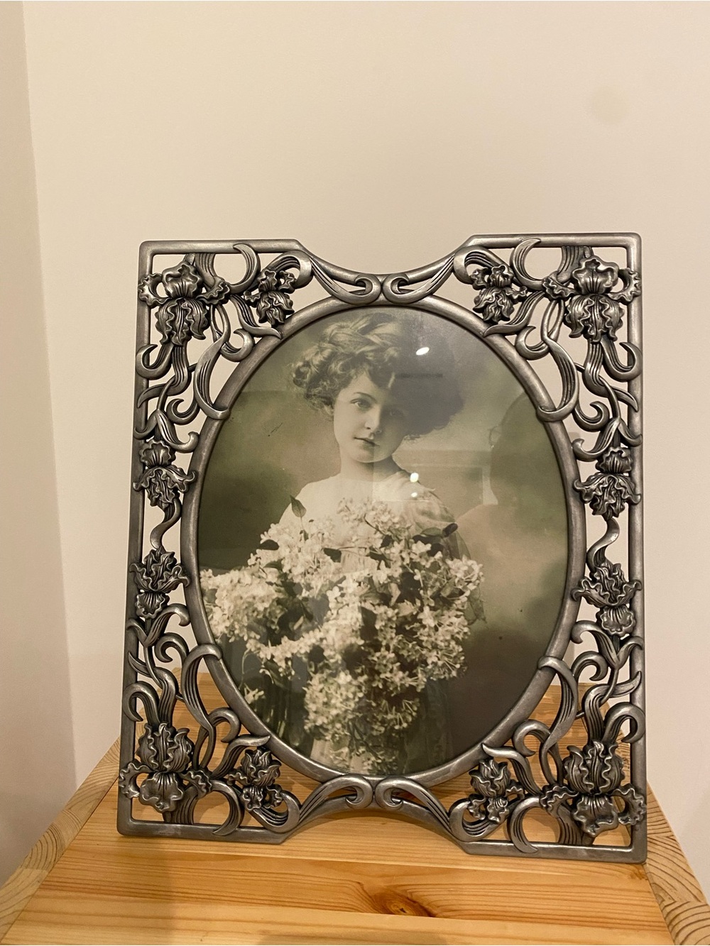 ✨ Vintage Ornate Pewter-Style Floral Picture Frame ✨